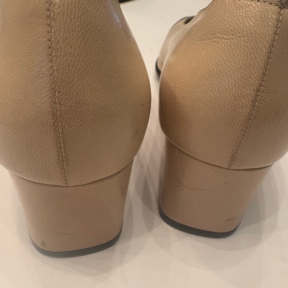 Salvatore Ferragamo Women's Tan and Black Flats - Picture 3 of 5